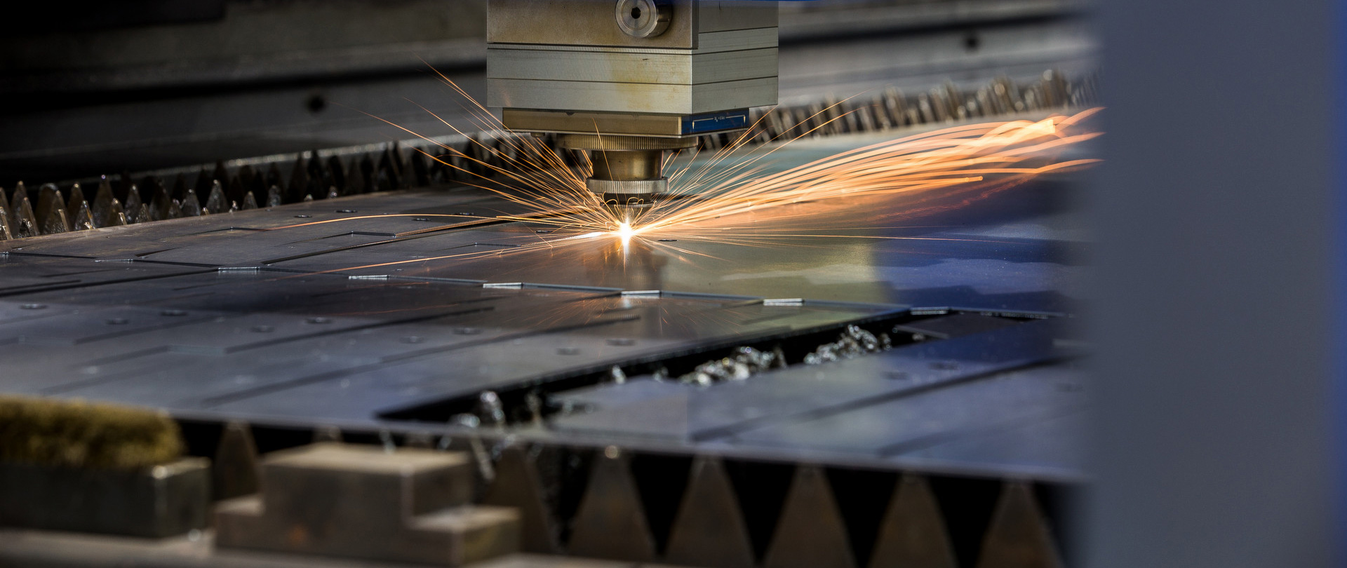 緻力于發展成爲一家高質素的大型裝備專用零部件生産企業